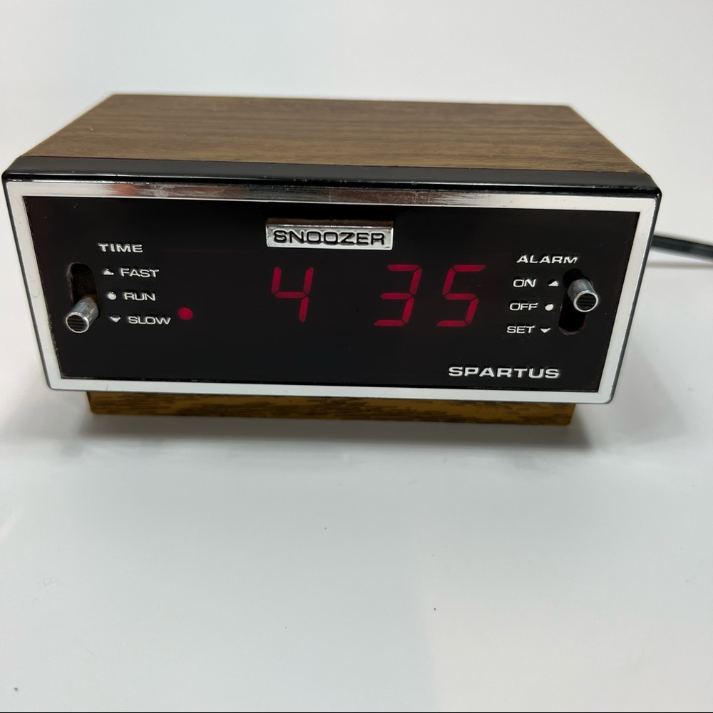 Vintage Spartus Model 21-3009-190 Snooze Alarm Clock 1979